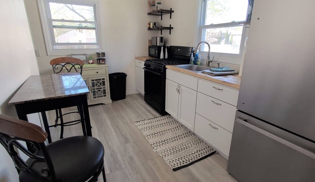 Charming 2-bedroom house in Auburn with AC