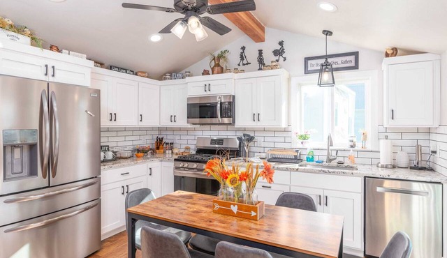 charming 2-bedroom pioneer home near brian head ski resort and national parks in parowan, utah