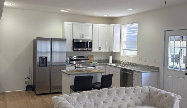 Charming 2-bedroom condo in fabulous Indianapolis with AC