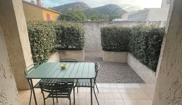 Charming 2-room apartment with small garden and terrace