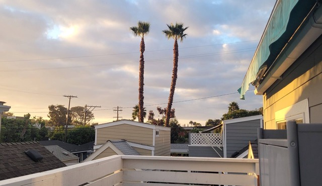 Charming 2bed/1.5bath w/double deck updated mobile home in fabulous Leucadia!
