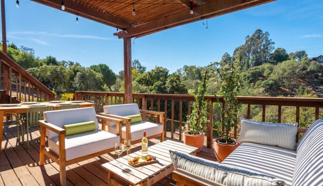 Charming 3 BD Retreat - Spa, EV Charger, Views