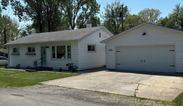 Charming 3-bedroom home in BayView- close to Cedar Point and the Sports Complex!