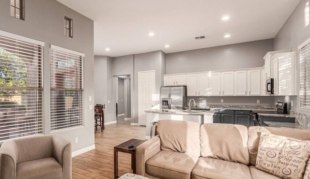 Charming 3-bedroom house with WiFi and AC in delightful Buckeye