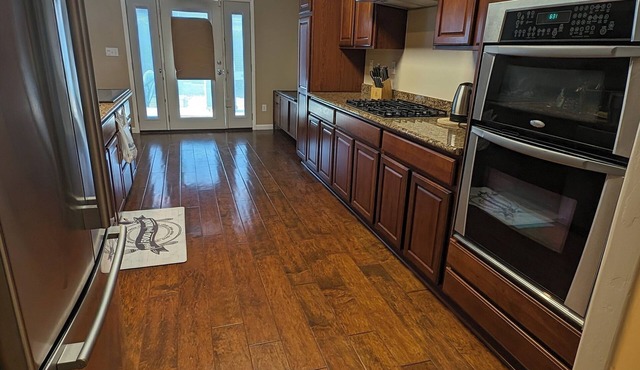 Charming 3-bedroom house with AC & WiFi in beautiful Visalia near National Parks