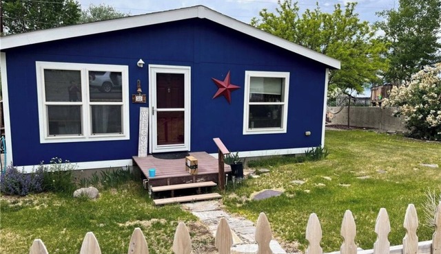 Charming 3-bedroom house in enchanting McGill with AC