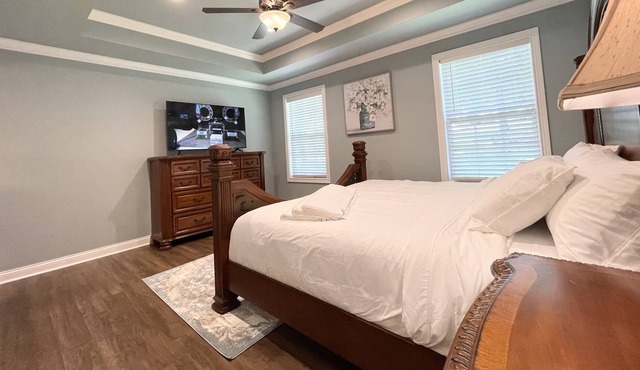 Charming 3 Bedroom Home w/ Private Fire Pit