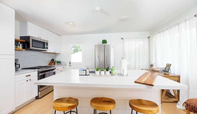 Charming 3-bedroom house with AC, WiFi on the Mesa!