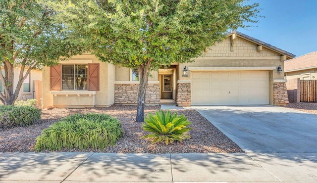 Charming 4-bedroom house with Pool in enjoyable Avondale