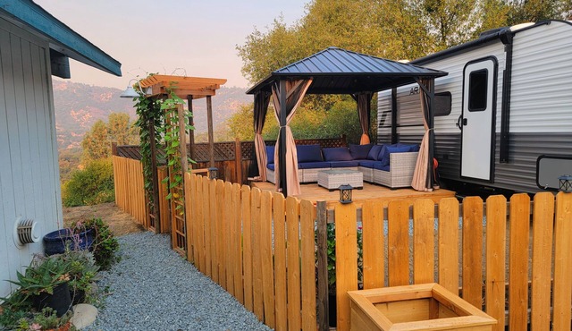 Charming Ahwahnee Cottage — Oak-Studded Views, Yosemite at Your Doorstep