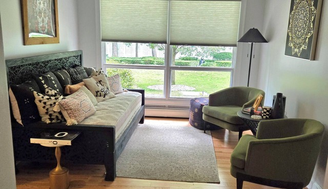 Charming Bloomfield Bungalow 1-bedroom apartment in gorgeous Bloomfield CT WiFi