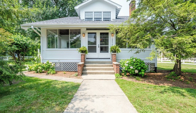 Charming Bungalow a Short Stroll from Lake Michigan!