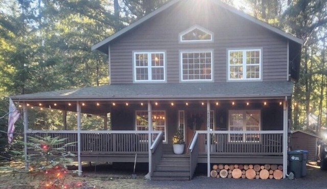 Charming Cabin Getaway Near Hiking Trails & Ski Slopes
