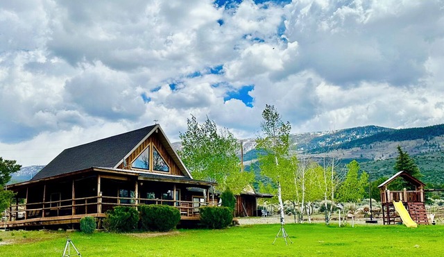 Charming Cabin~Near Fish Lake sleeps 16~On the Paiute ATV trail!