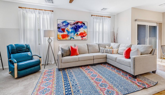 Charming Condo with Central A/C & Washer/Dryer - Shared Pool & Hot Tub