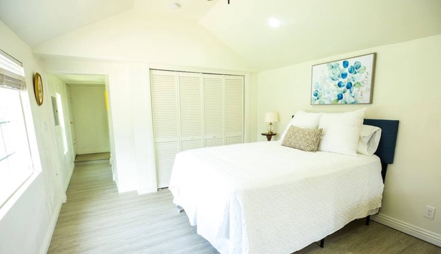 Charming Cottage - Historic Downtown Bakersfield