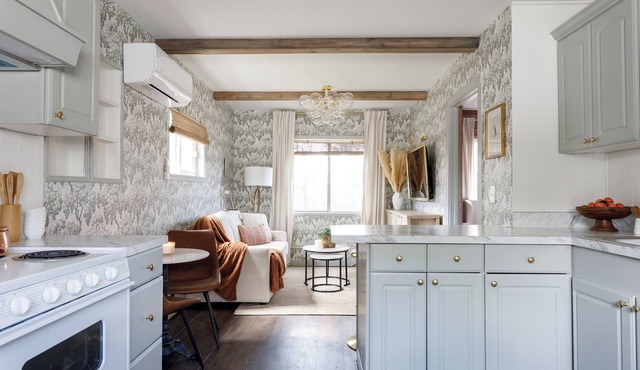 Charming Cottage on the Boise Bench. Minutes from downtown, BSU & the airport.