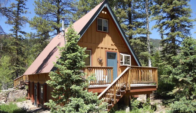 Charming Creekside Cabin-Romantic-Mtn/Waterfall Views-Hot Tub-1 mi to Purgatory