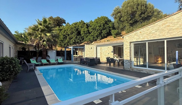 Charming family villa with pool located in the large Ajaccio