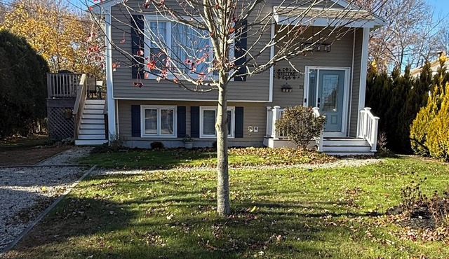 Charming family-friendly 3-bedroom house in beautiful Bonnet Shores neighborhood