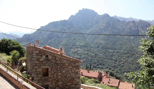 Charming family house between sea and mountain