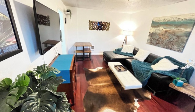Charming guesthouse minutes from downtown Vancouver -pet friendly