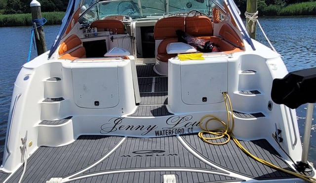 Charming houseboat in pleasant New London with AC, WiFi