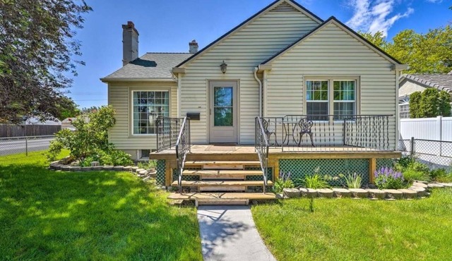 Charming Idaho Home 3 Bedroom Cottage by RedAwning
