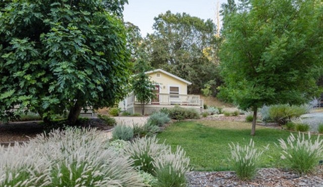Charming King Cottage