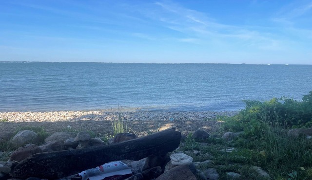 Charming lake front apartment in the heart of Kelleys Island.