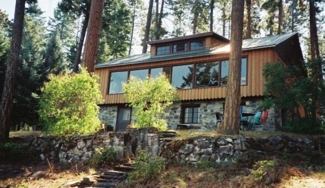 Charming Lake Front Home with Deck, Dock, Beach and Spectacular Views