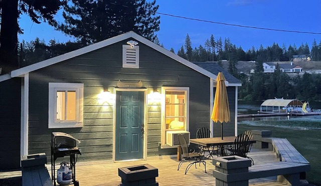 Charming Lakefront Fireside 3BR in Spirit Lake with Dock-space WiFi, AC, Pets OK