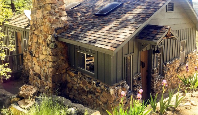 Charming Mountain Club Home1.5 Miles from town. Enjoy the best of both worlds.