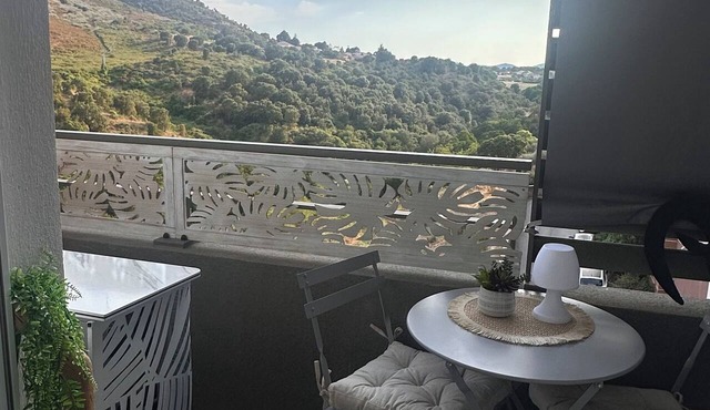 Charming one-bedroom apartment with mountain views, 10 minutes from Tahiti Beach and Capitello.