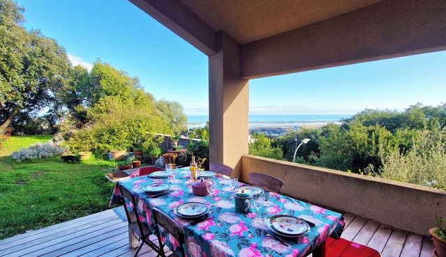 Charming, quiet house with garden, sea, mountain and nature reserve views