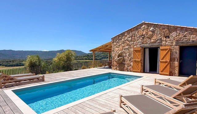 Charming sheepfold near Porto-Vecchio