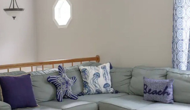Charming & spacious beach home in Bonnet Shores, Narragansett