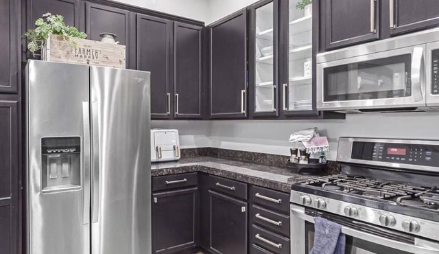 Charming Townhome in the heart of Verrado: Walk to Golf, Hiking, Shops & Dining