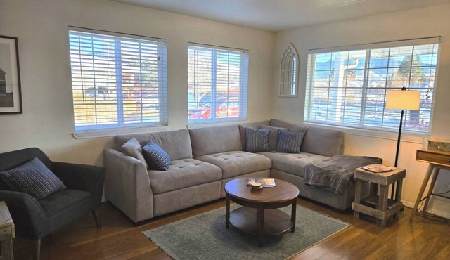 Charming Townhouse in the River Road Neighborhood - Pet friendly - Close to Downtown