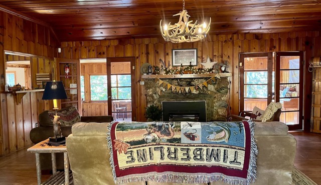 Charming Twain Harte Cabin with central AC/heat, Campfire pit, Lake-privileges.