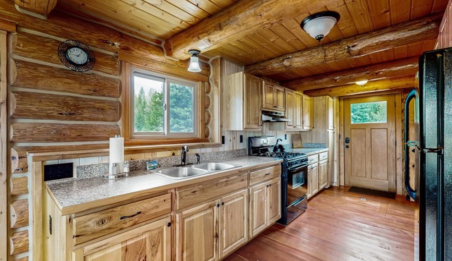 Charming two-story cabin with a wood stove - near Glacier National Park