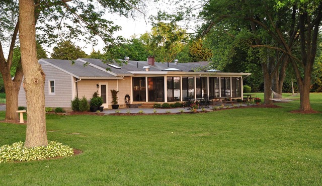 Charming Waterfront Cottage Outside St. Michaels Close to the Oaks