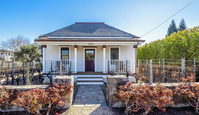Charming Wine Country Cottage Close to Downtown
