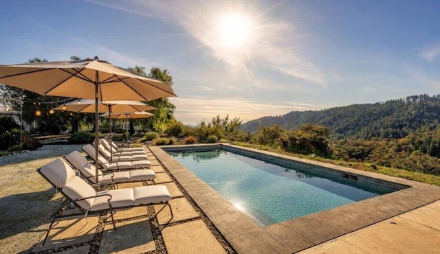 Chateau Chemise -Pool, Hot Tub, Wine Tastings