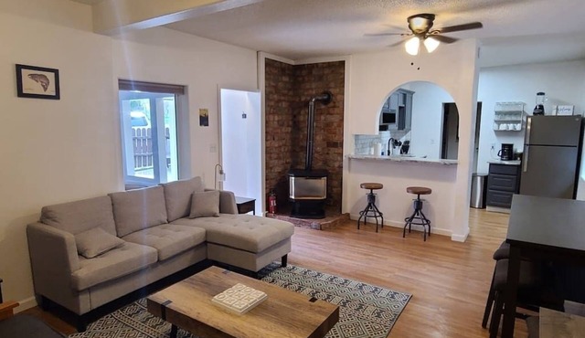 Cheerful 2 bedroom home with indoor fireplace.