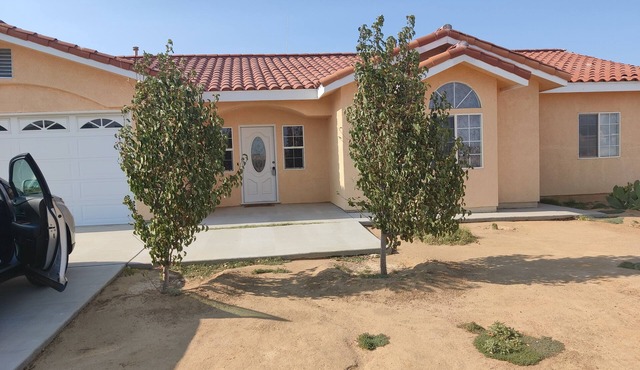 Cheerful Vacation 4 bedroom Family Home/Pool,Near Race Track, Golf ,Crews,Base.
