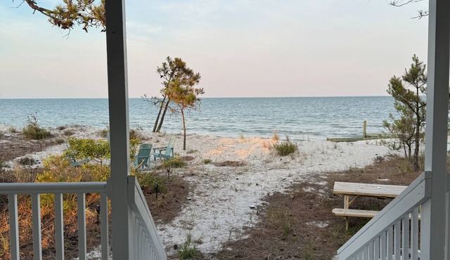 Chesapeake Bayfront Cottage - Private Beach w/Kayaks in Port Haywood