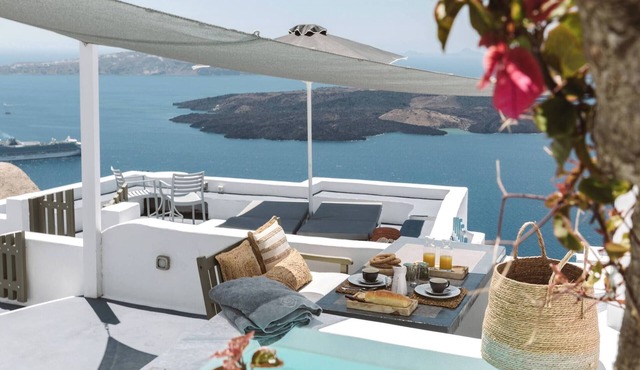 Chess House - Santorini Traditional Home