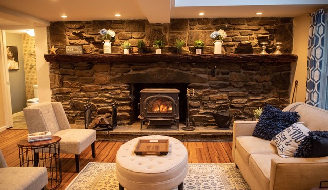 Chic Farmhouse 2 miles from Foxwoods