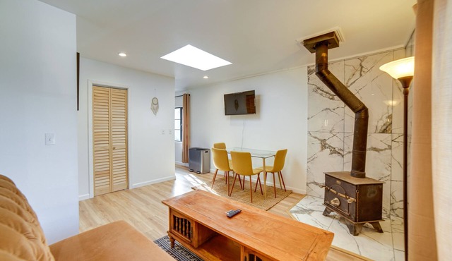 Chic Fort Bragg Vacation Rental - Walk to Beach!